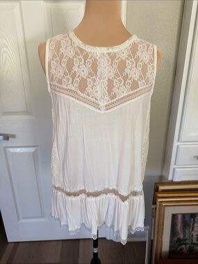 POL White Lace top